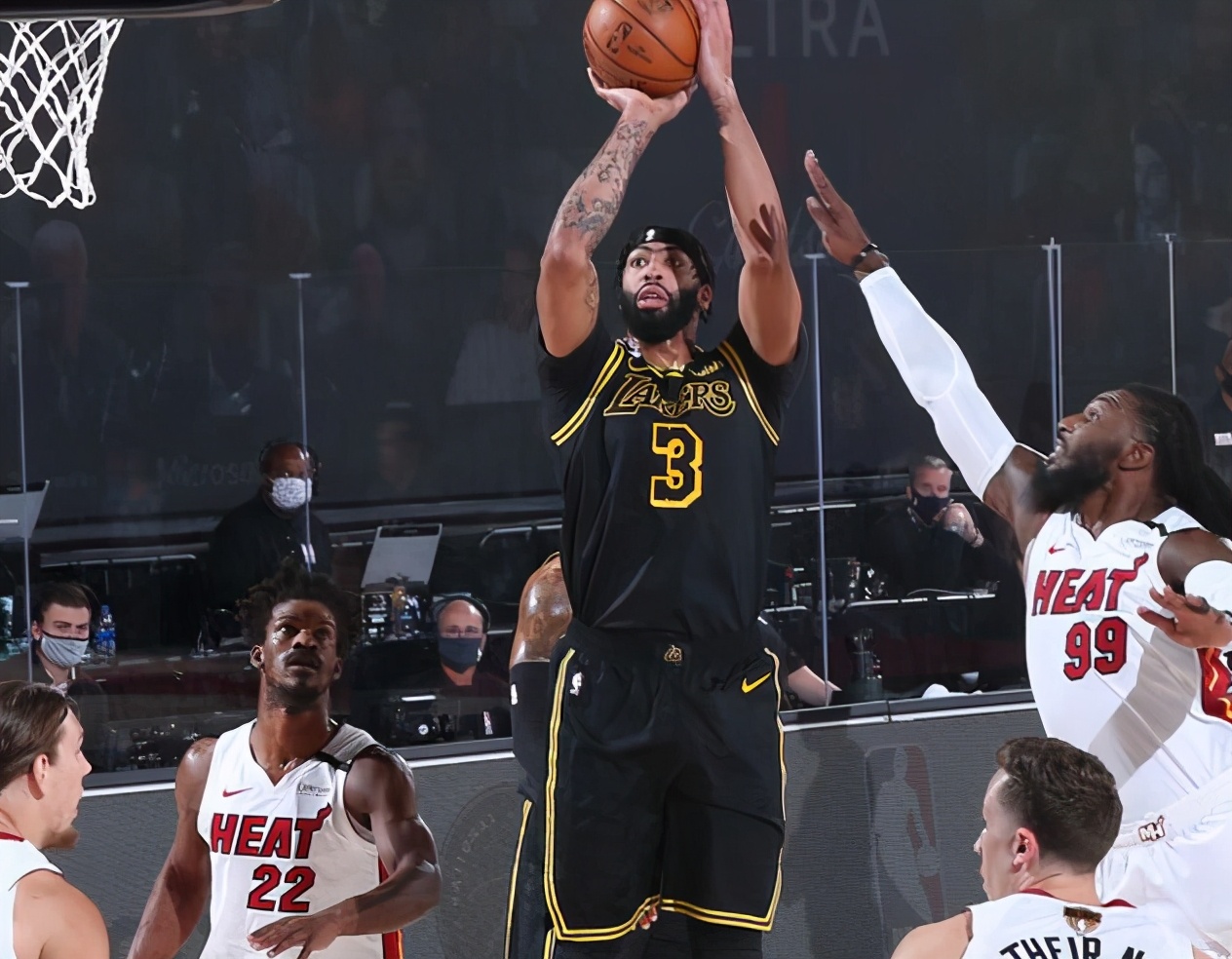 包含巴特勒赛事官方发布比分优势明显新规，湖人争议不断！的词条