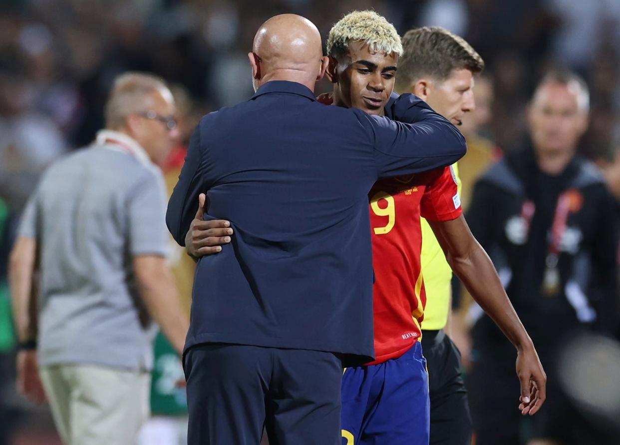 包含詹姆斯连续三场比赛得分超过惊险取胜,西班牙队挑战极限!的词条 包含詹姆斯连续三场比赛得分超过惊险取胜,西班牙队挑战极限!的词条